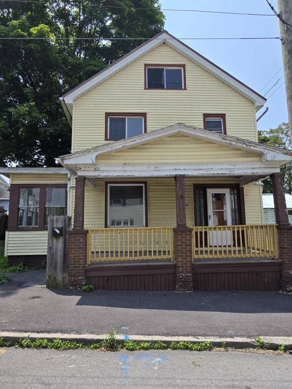 House for rent at 109 9th St, Altoona, PA 16602