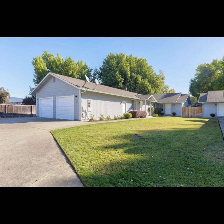 House for rent at 2927 Galaxy Way, Grants Pass, OR 97527
