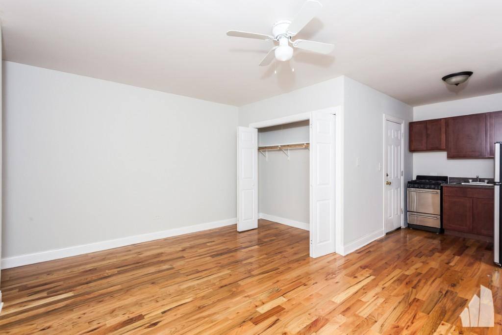 Apartment for rent at 821 W Cornelia Ave #214, Chicago, IL 60657