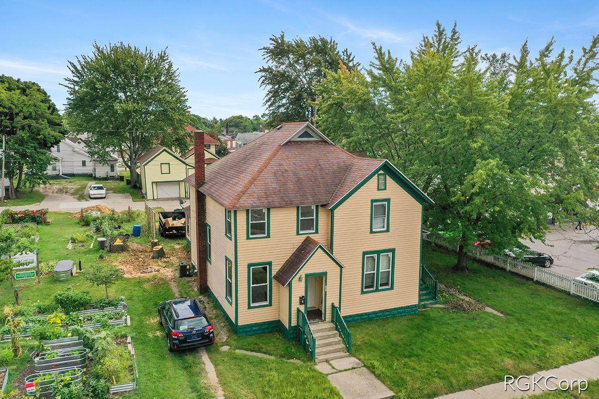 Apartment for rent at 263 W Muskegon Ave #2, Muskegon, MI 49440