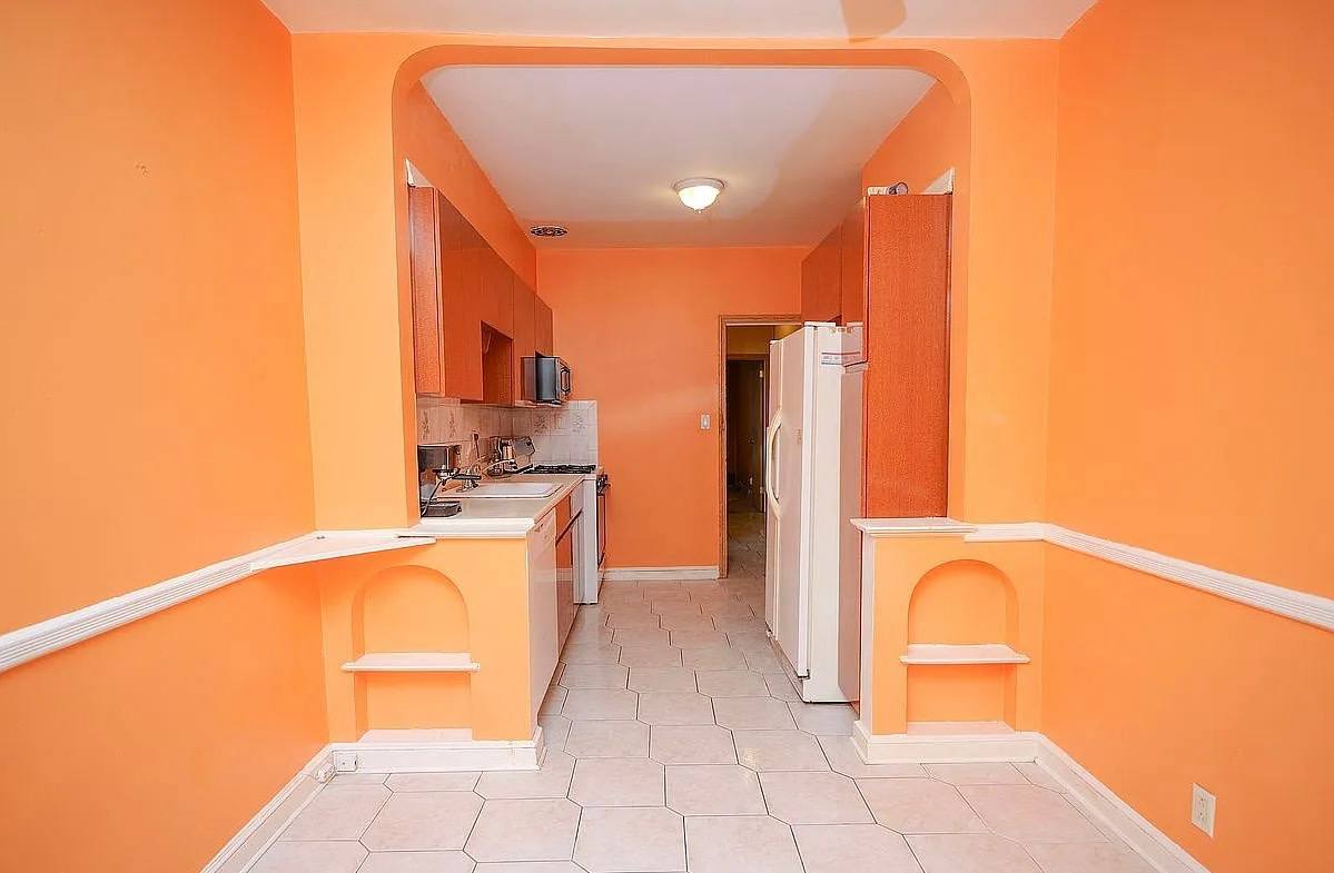 Townhouse for rent at 1778 Tenbroeck Ave #B, Bronx, NY 10461