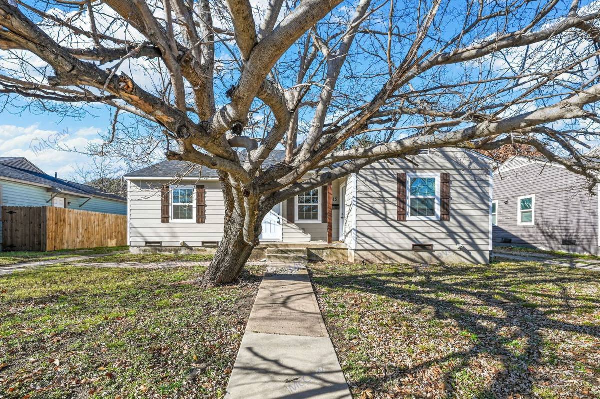 513 NE 19th St, Grand Prairie, TX 75050