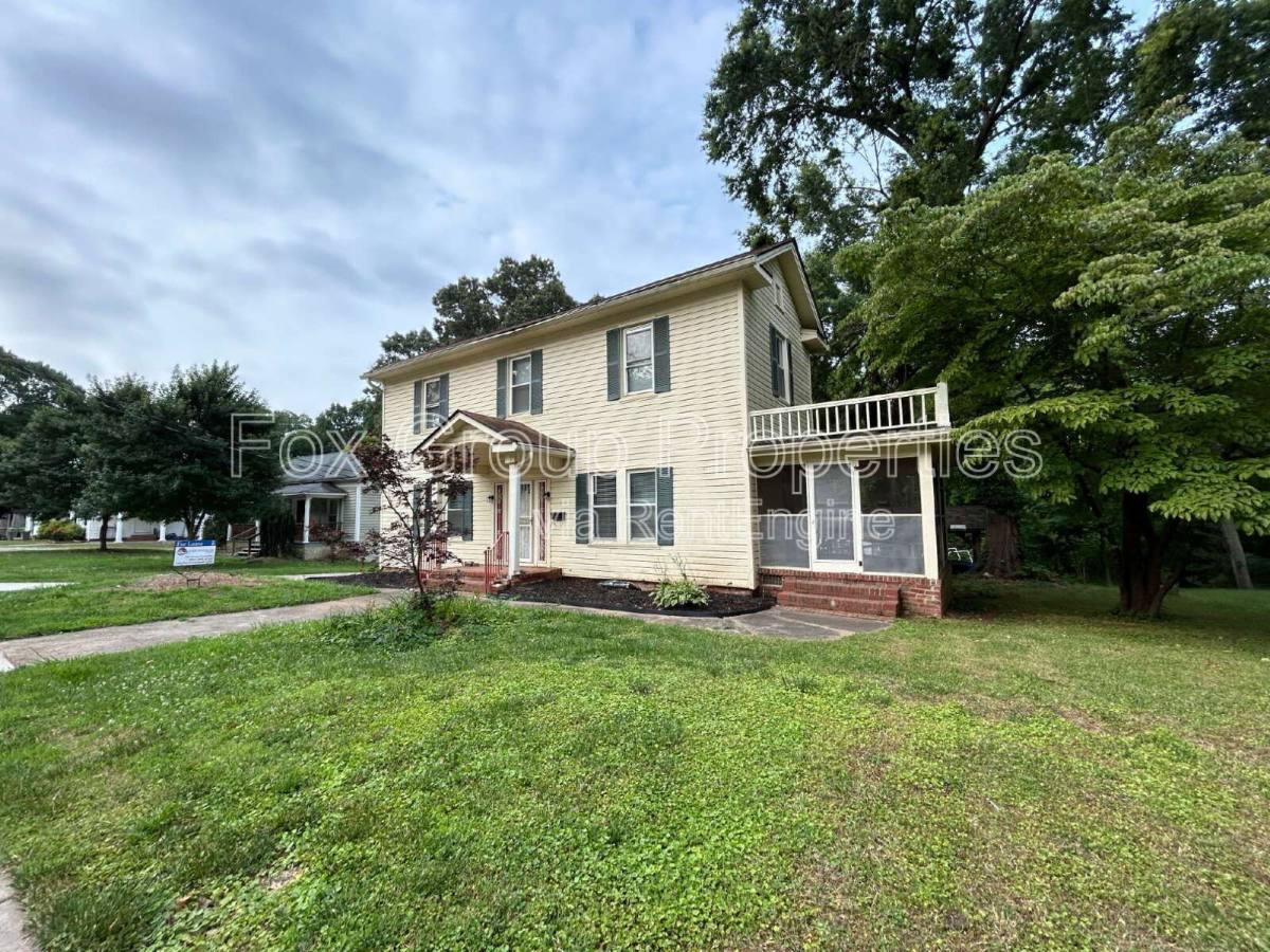 House for rent at 348 W McLelland Ave, Mooresville, NC 28115