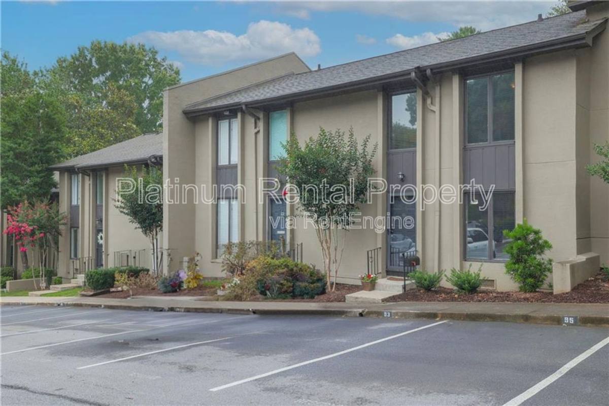 Townhouse for rent at 17 Ivy Trail NE, Atlanta, GA 30342
