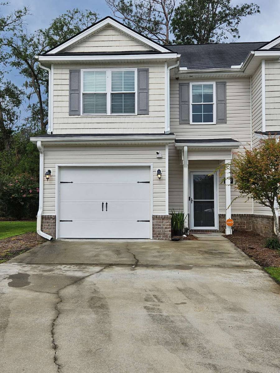 Townhouse for rent at 390 Cantle Dr, Richmond Hill, GA 31324