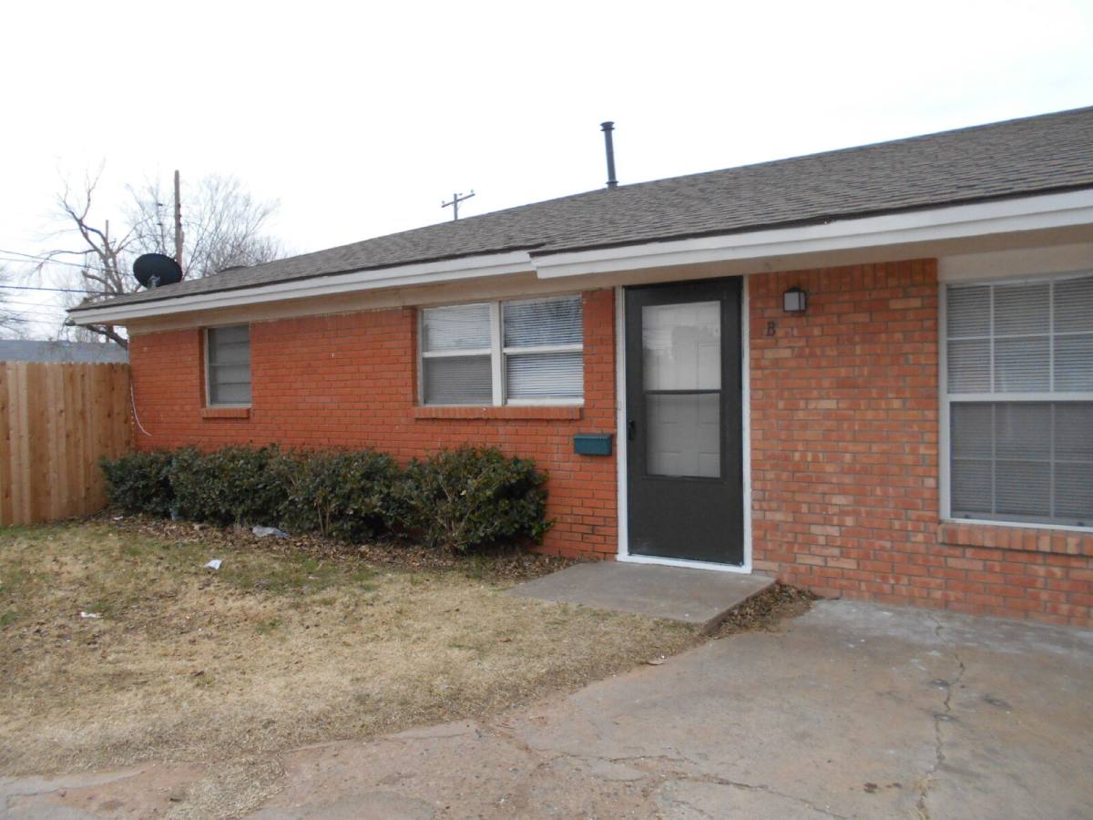Townhouse for rent at 1905 41st St #B, Lubbock, TX 79412