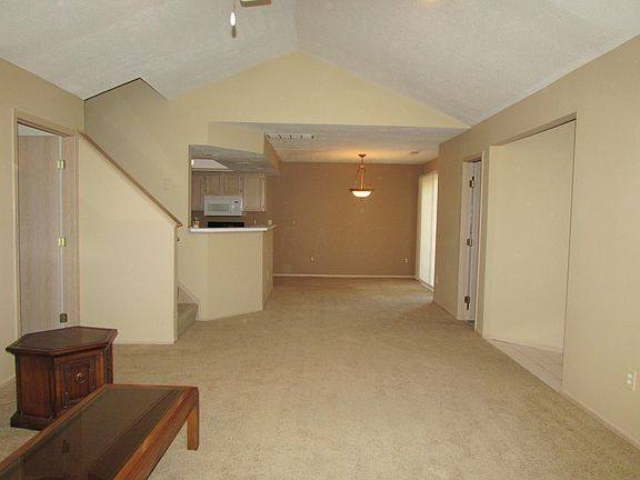 Condo for rent at 1019 Willow Bluff Dr, Columbus, OH 43235