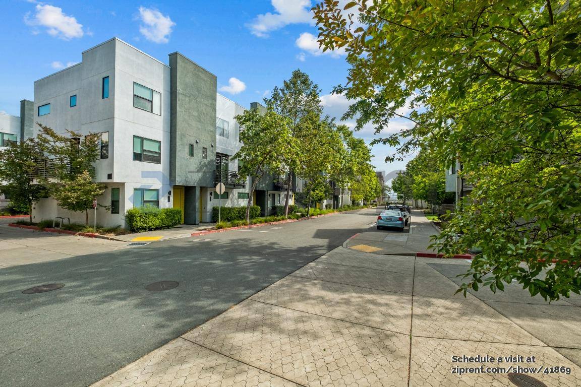 Townhouse for rent at 1505 Prescott St, Oakland, CA 94607
