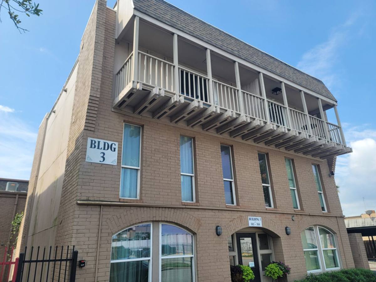Townhouse for rent at 215 Post Office, Galveston, TX 77550