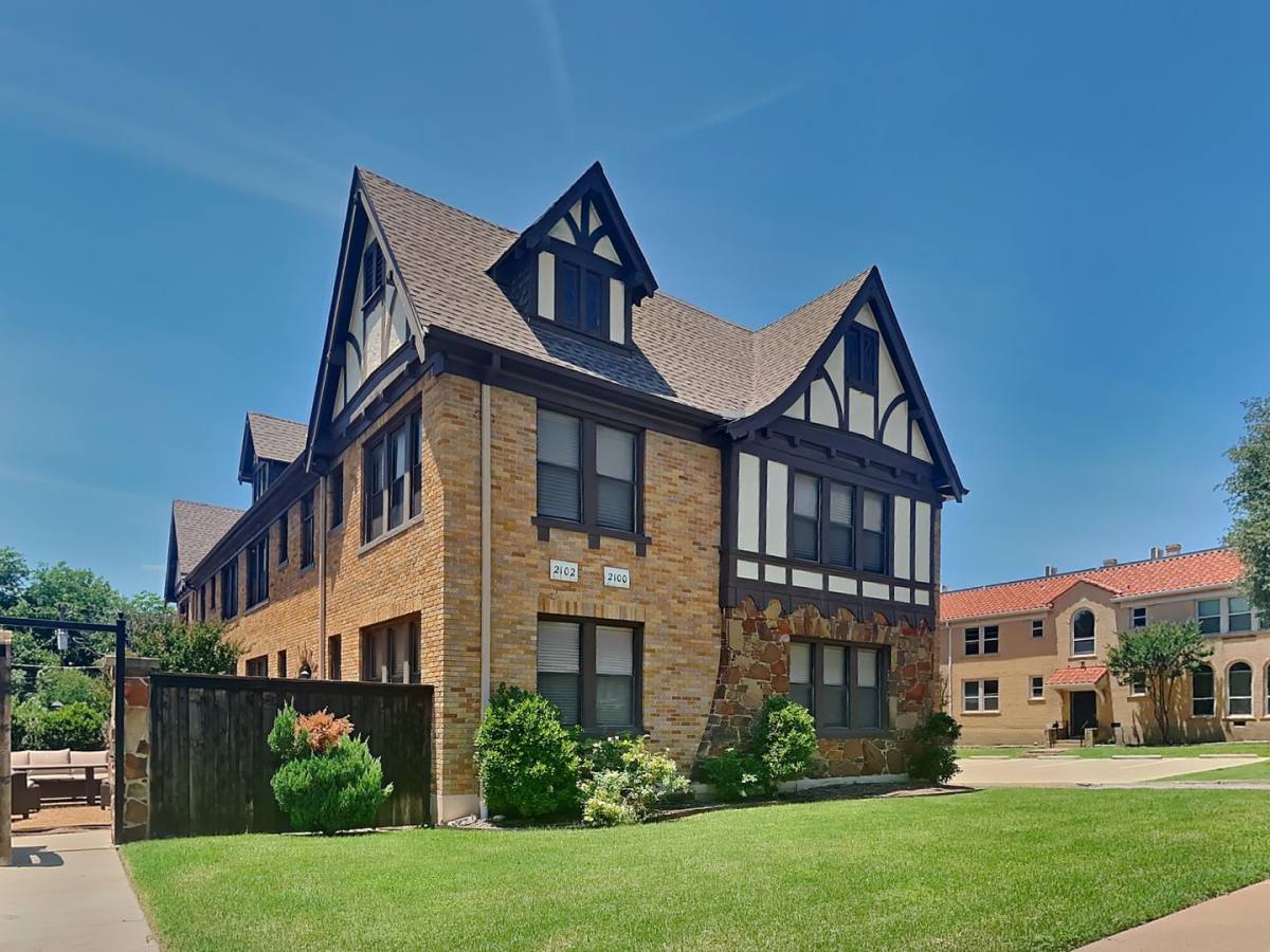 Apartment for rent at 2100 Forest Park Blvd, Fort Worth, TX 76110