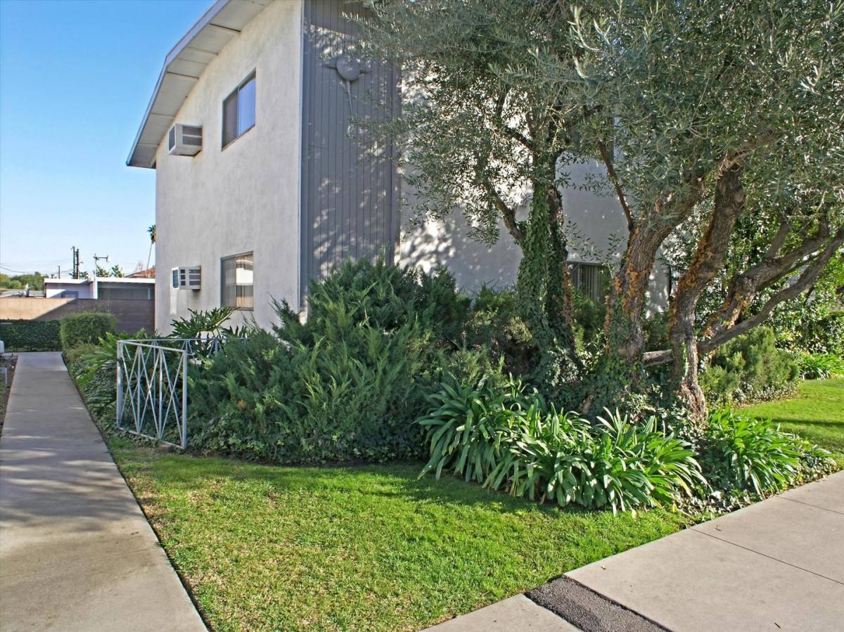 Apartment for rent at 400-404 S Fifth Ave, Monrovia, CA 91016