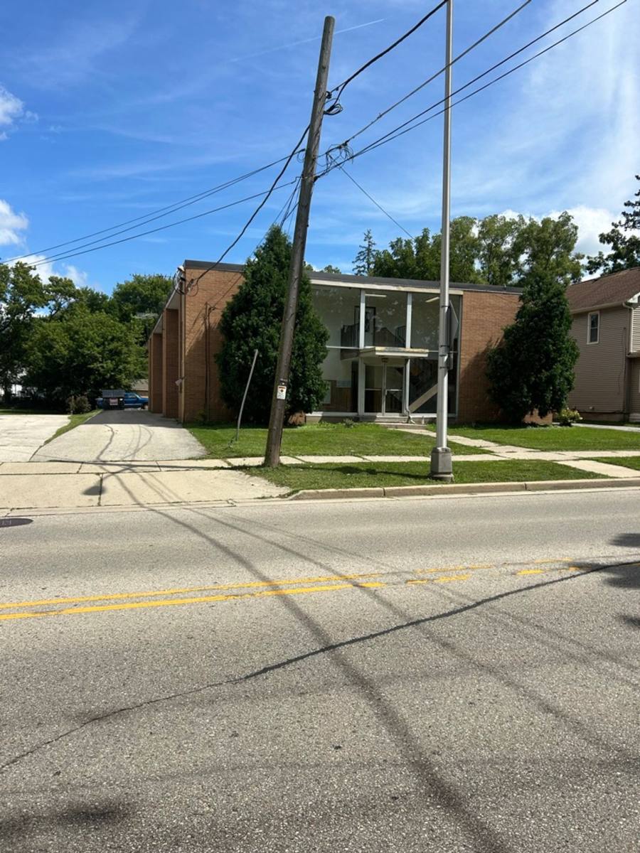 Apartment for rent at 405 N E Ave, Waukesha, WI 53186