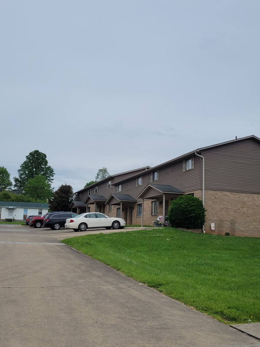 Apartment for rent at 1600 Knotts Ave, Parkersburg, WV 26101