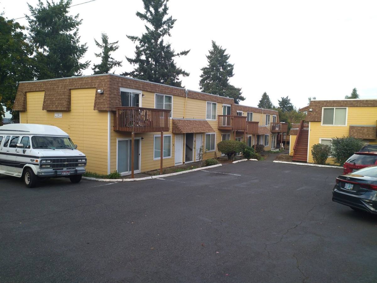 Apartment for rent at 616 Molalla Ave, Oregon City, OR 97045