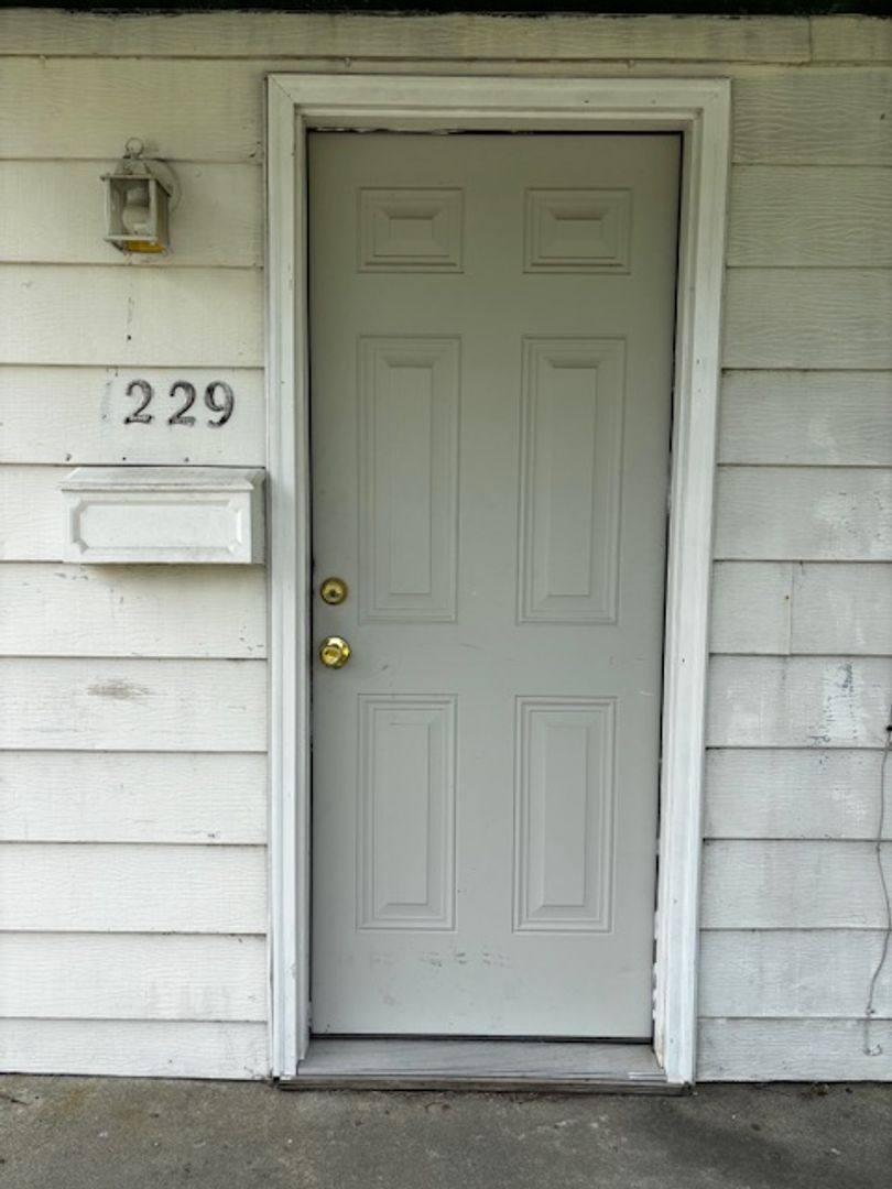Apartment for rent at 1227 & 1229 Ave, Evansville, IN 47711