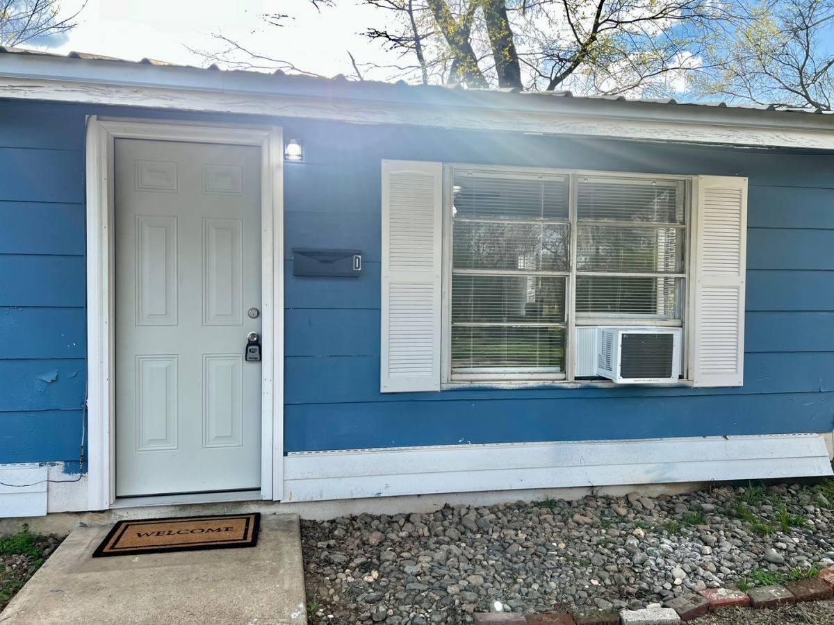 Apartment for rent at 319 Silver St, Hot Springs National Park, AR 71901
