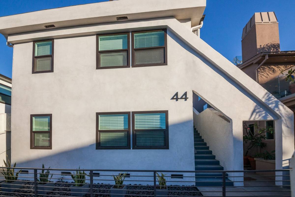 Apartment for rent at 52 Argonne Ave, Long Beach, CA 90803