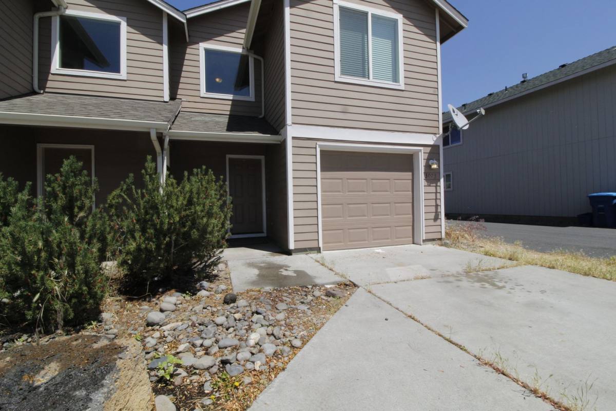 Townhouse for rent at 3073 SW Obsidian Lane, Redmond, OR 97756
