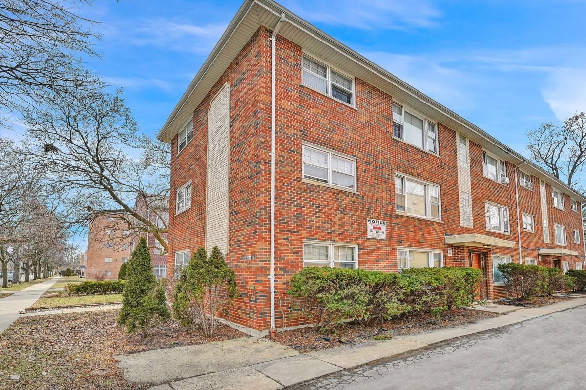 Apartment for rent at 10338 S Walden Parkway #2B, Chicago, IL 60643