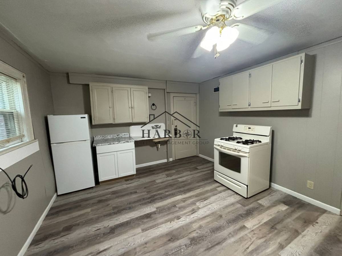 Apartment for rent at 1215 Saint Johns Ave #6, Albert Lea, MN 56007