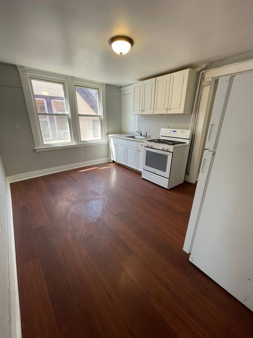 Apartment for rent at 11 Dorman St, New Haven, CT 06511