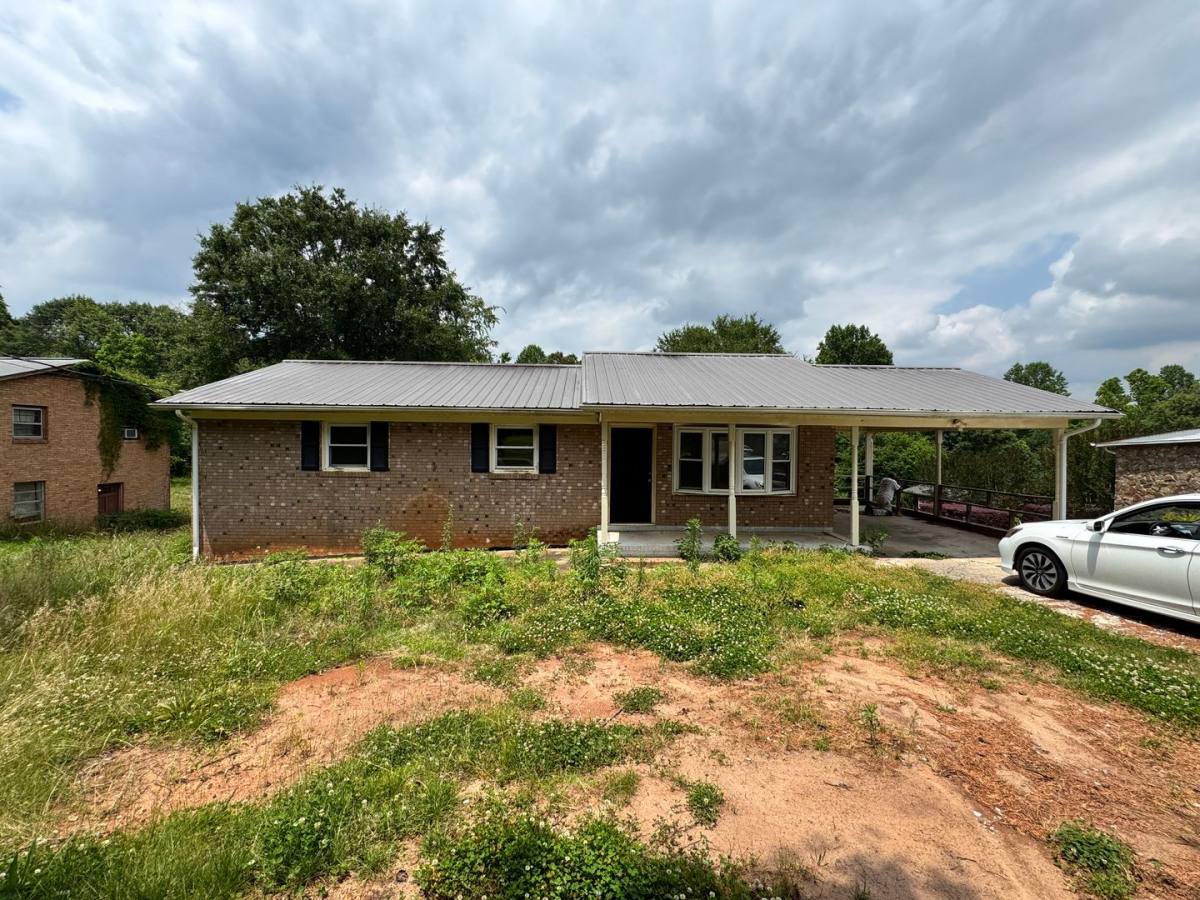 House for rent at 111 Foxhill Dr, Shelby, NC 28150