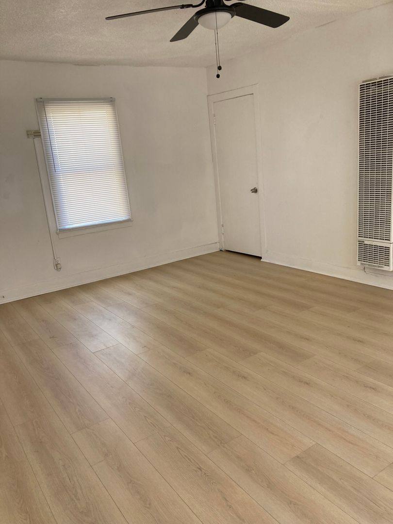 Apartment for rent at 2116 S Palm Grove Ave, Los Angeles, CA 90016