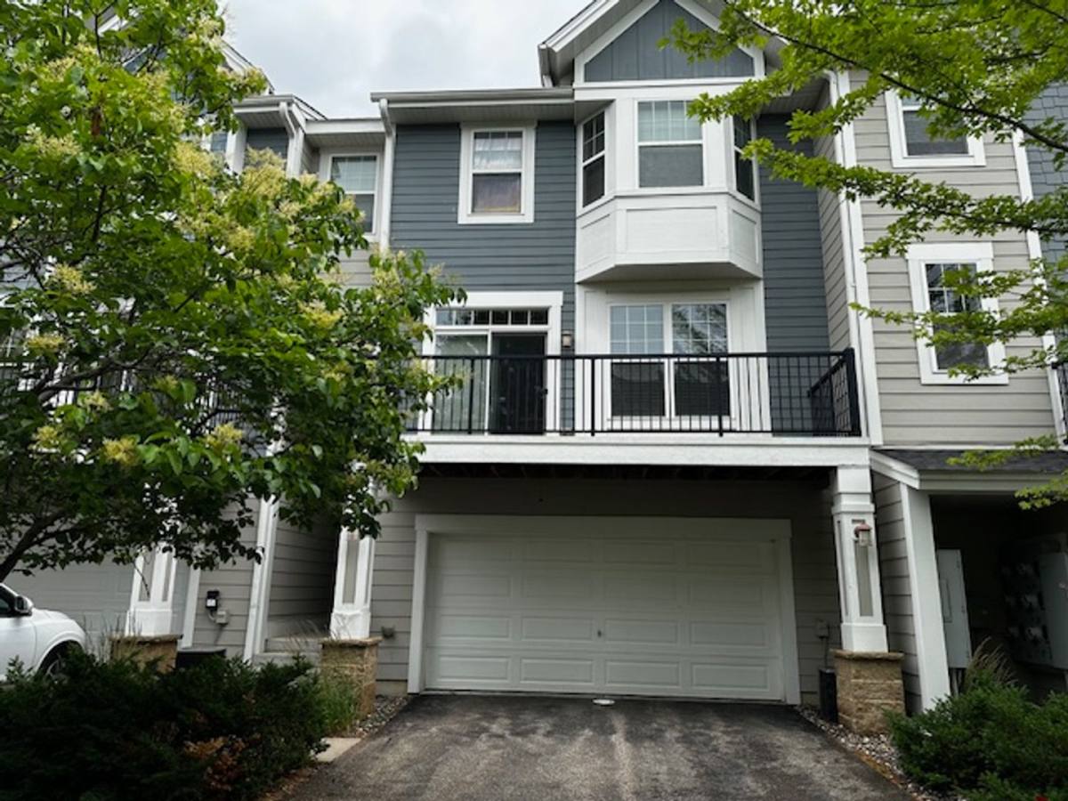 Townhouse for rent at 15628 Early Bird Circle, Saint Paul, MN 55124