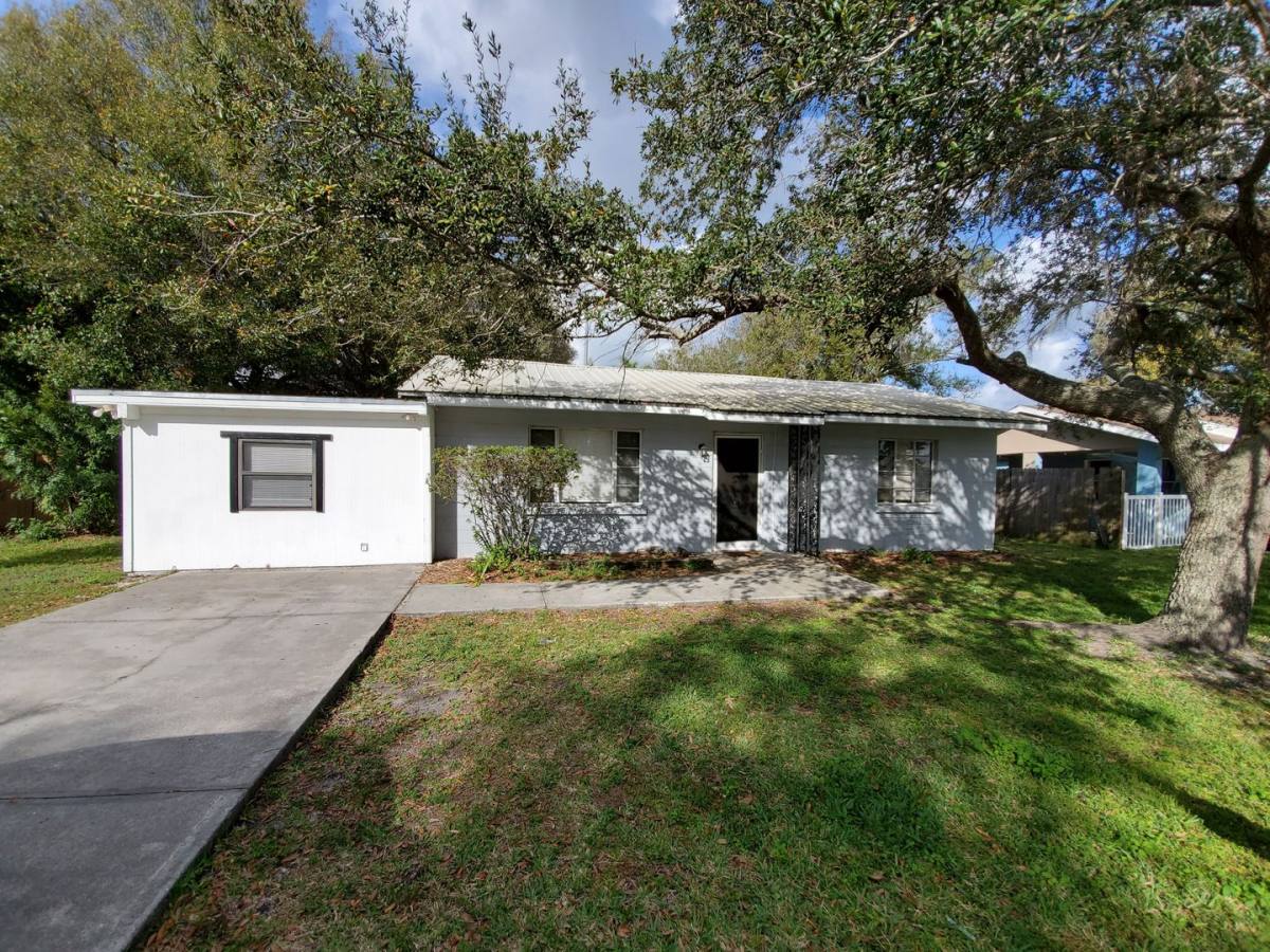 House for rent at 1323 56th Ave Dr E, Bradenton, FL 34203