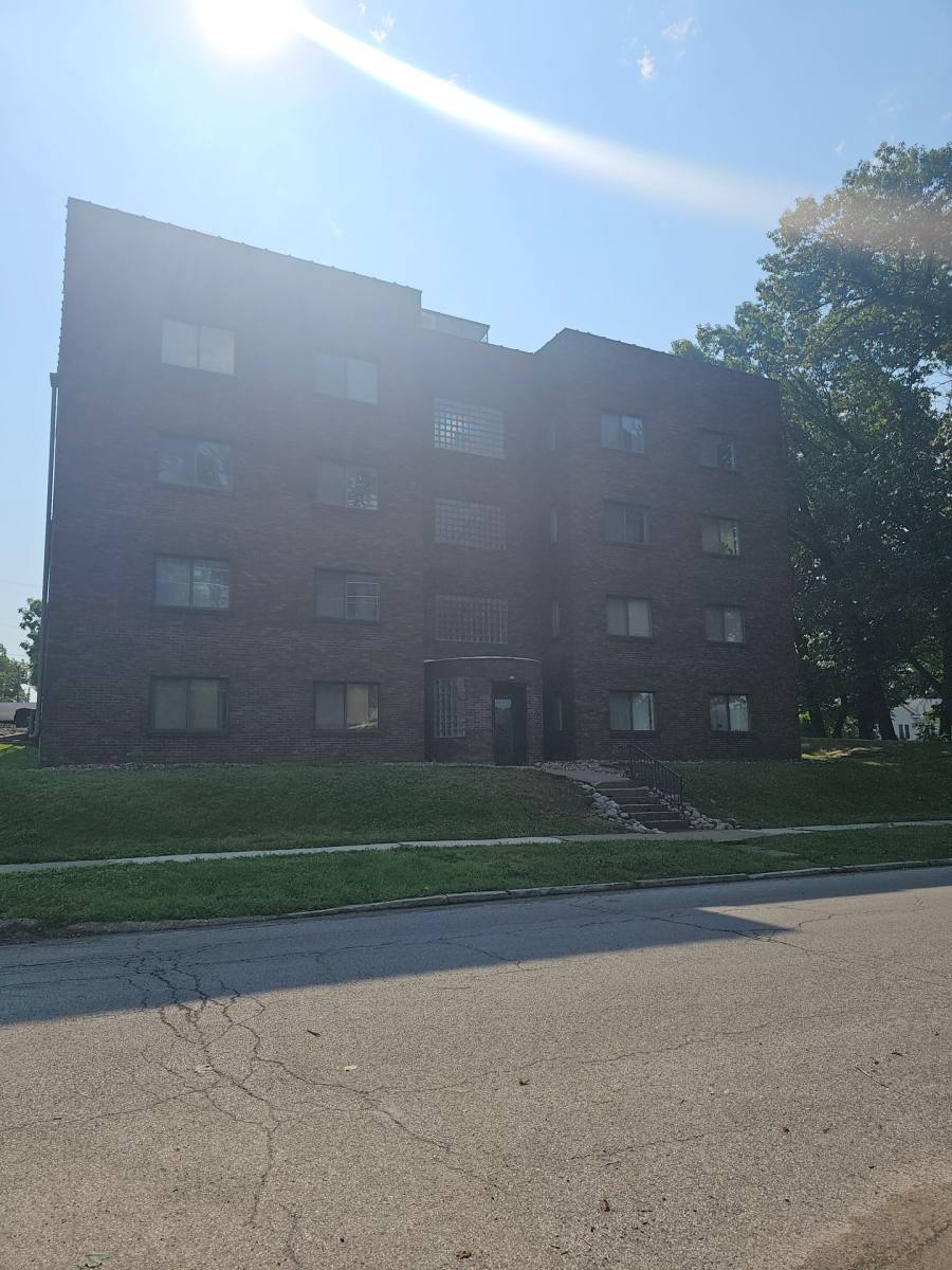Apartment for rent at 1011 Bridge Ave, Davenport, IA 52803
