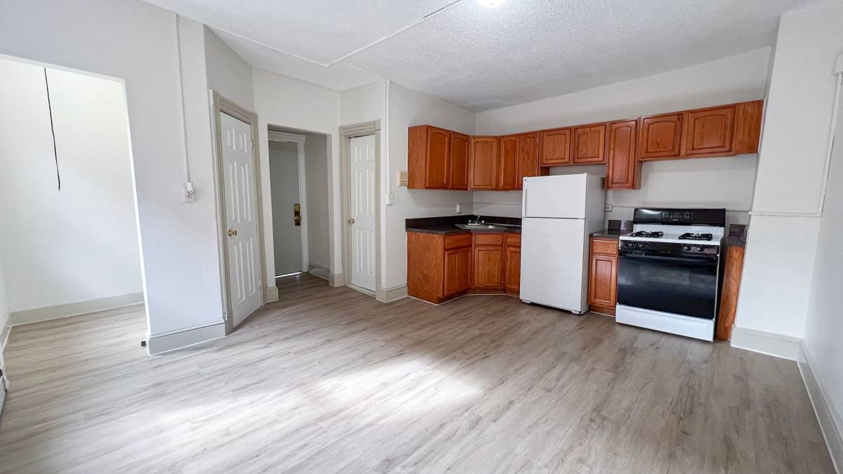Apartment for rent at 35-37 Bond St, Hartford, CT 06114