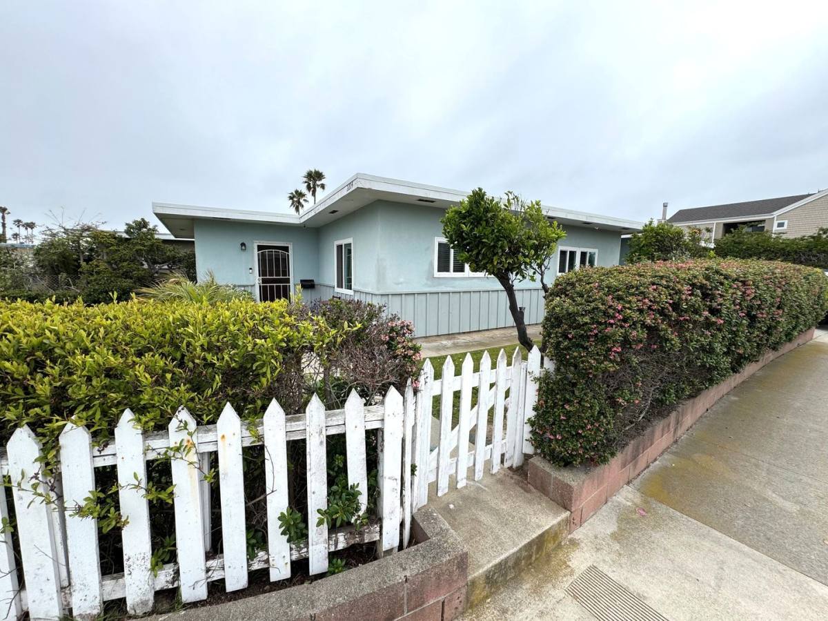 House for rent at 2204 Pierpont Blvd, Ventura, CA 93001
