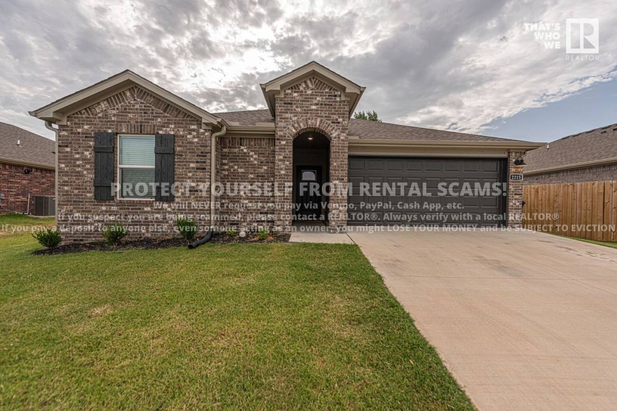 House for rent at 2215 S 9th St, Rogers, AR 72758