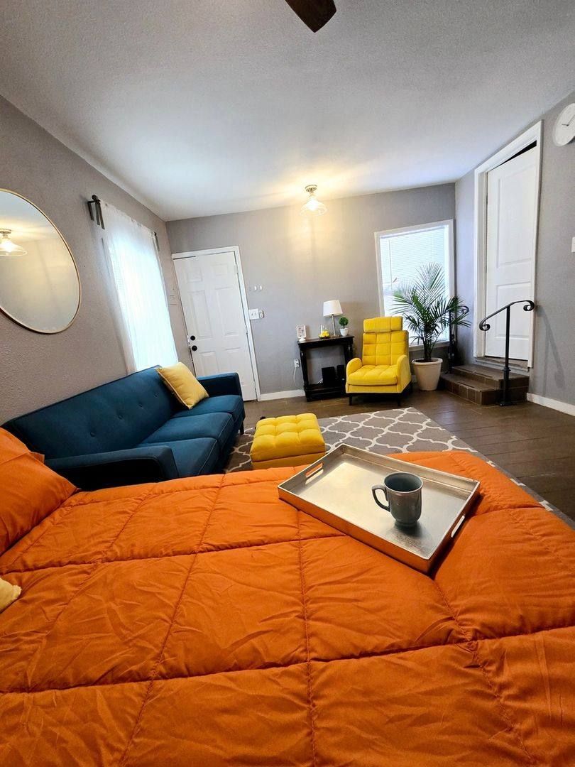 House for rent at 321 Sharer St #B, San Antonio, TX 78208