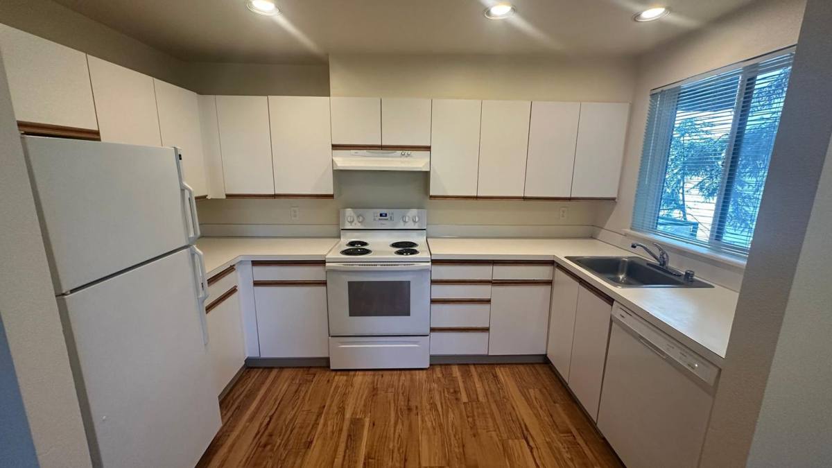 Apartment for rent at 3210 SW Avalon Way, Seattle, WA 98126