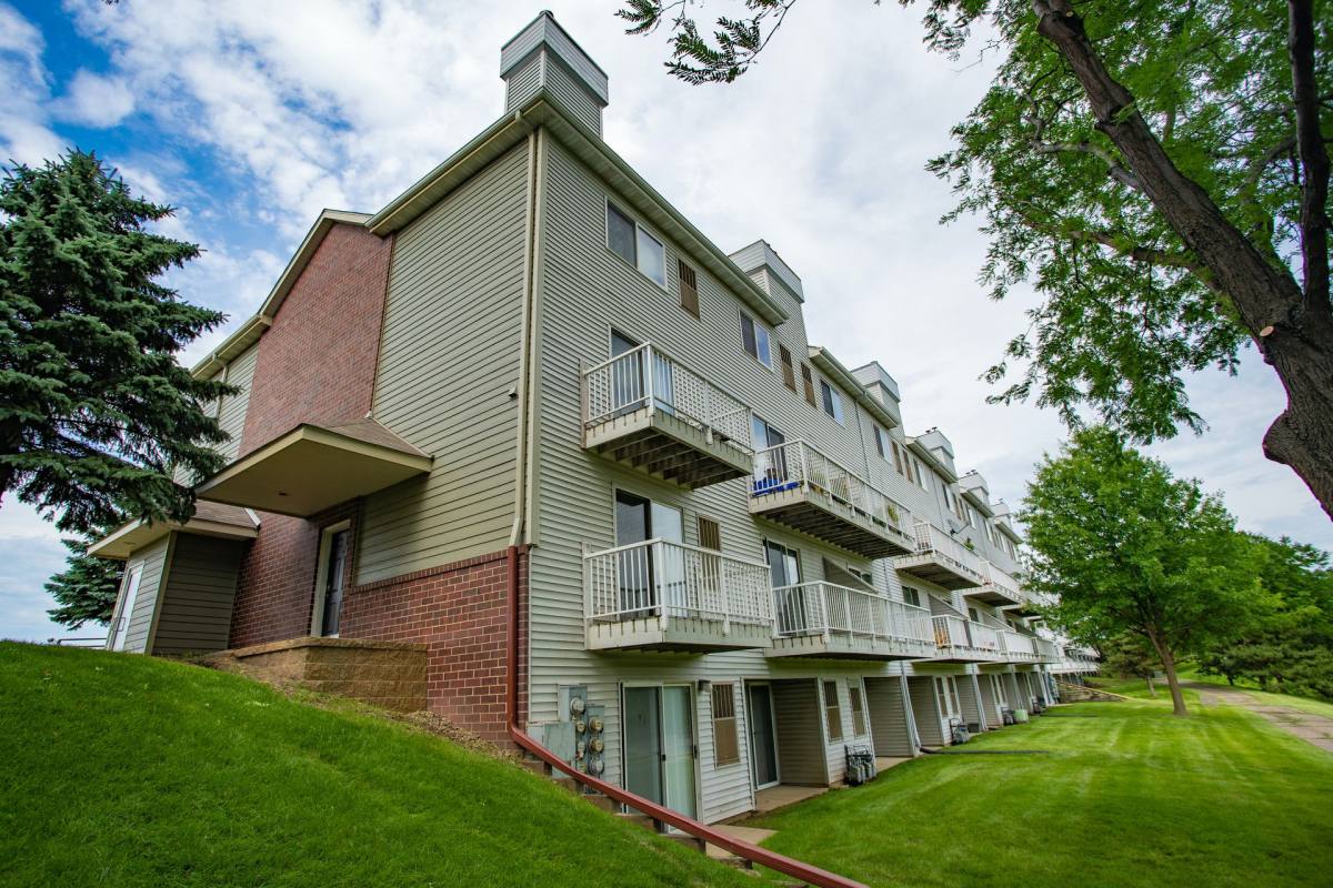 Townhouse for rent at 1130 Town Centre Dr, Saint Paul, MN 55123