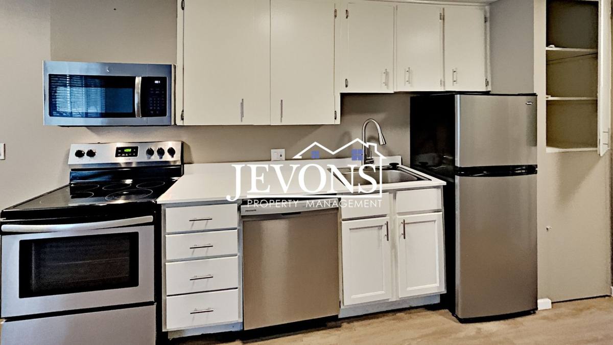 Apartment for rent at 102 Summit Ave N, Kent, WA 98030