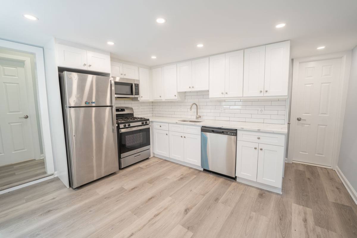Apartment for rent at 21-23 Indian Head Rd, Kings Park, NY 11754