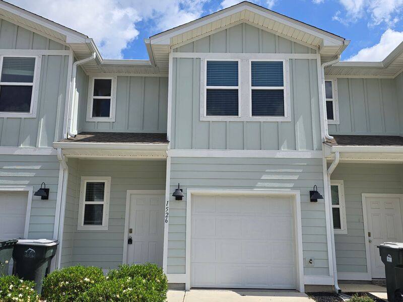 Townhouse for rent at 1526 Farragut Way, Pensacola, FL 32534