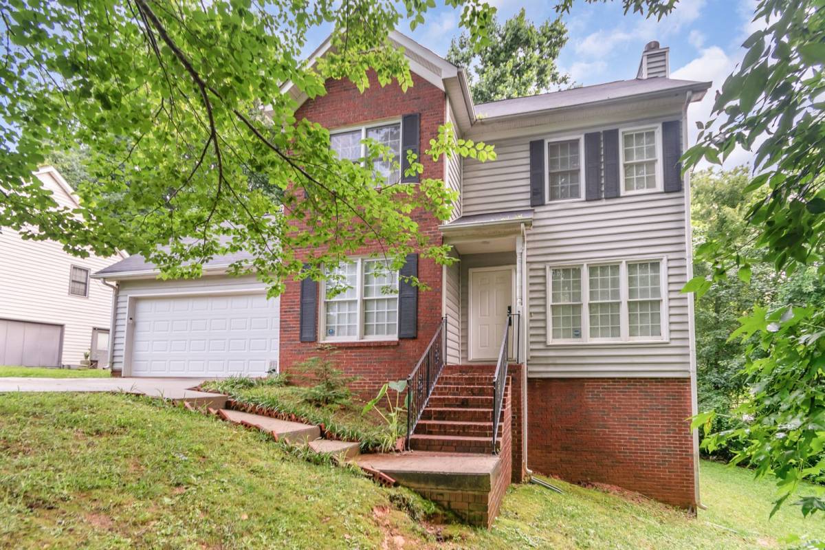 House for rent at 7121 City View Dr, Charlotte, NC 28212