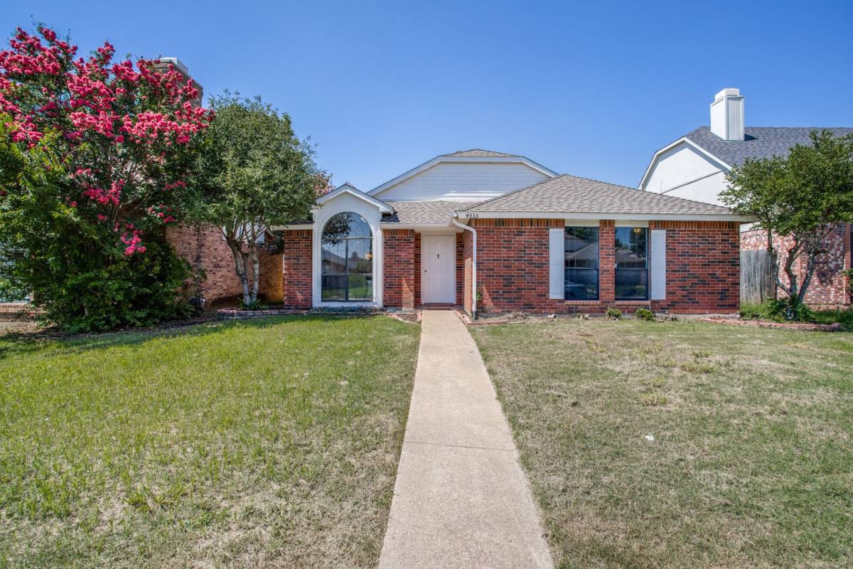 House for rent at 4333 Saugus Dr, Grand Prairie, TX 75052