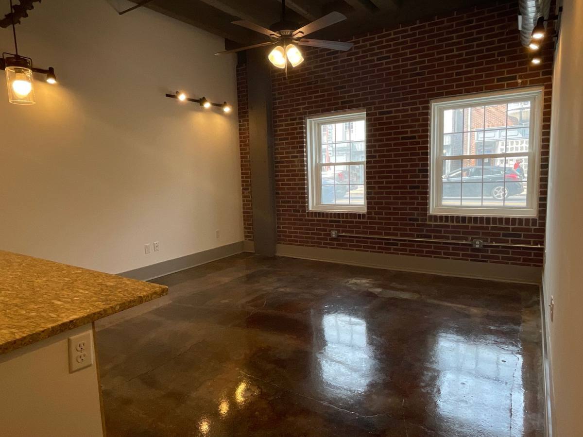 11 York St, Hanover, PA 17331