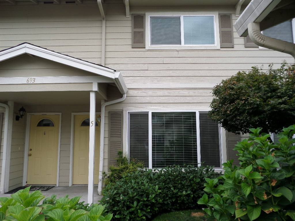 Townhouse for rent at 693 32nd St, Washougal, WA 98671