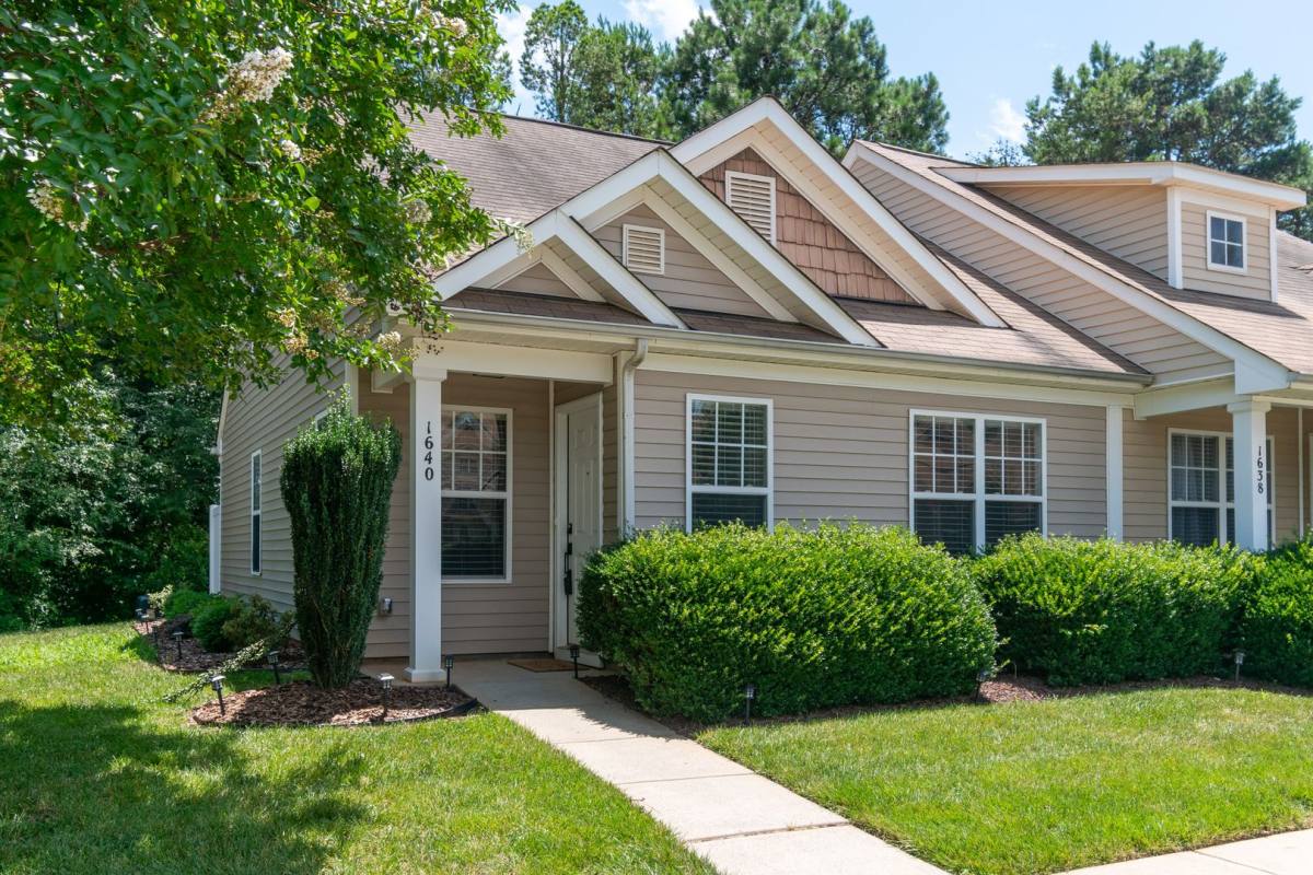 Townhouse for rent at 1640 Heather Chase Dr, Fort Mill, SC 29707