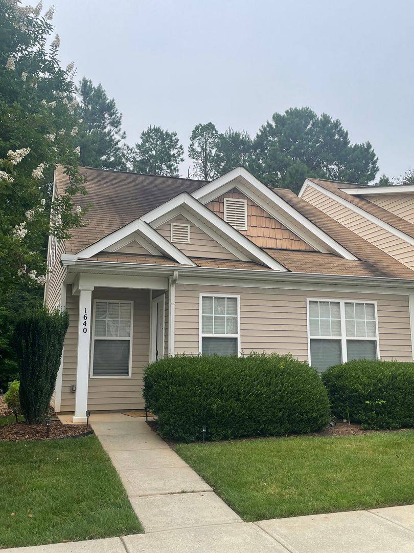 Townhouse for rent at 1640 Heather Chase Dr, Fort Mill, SC 29707