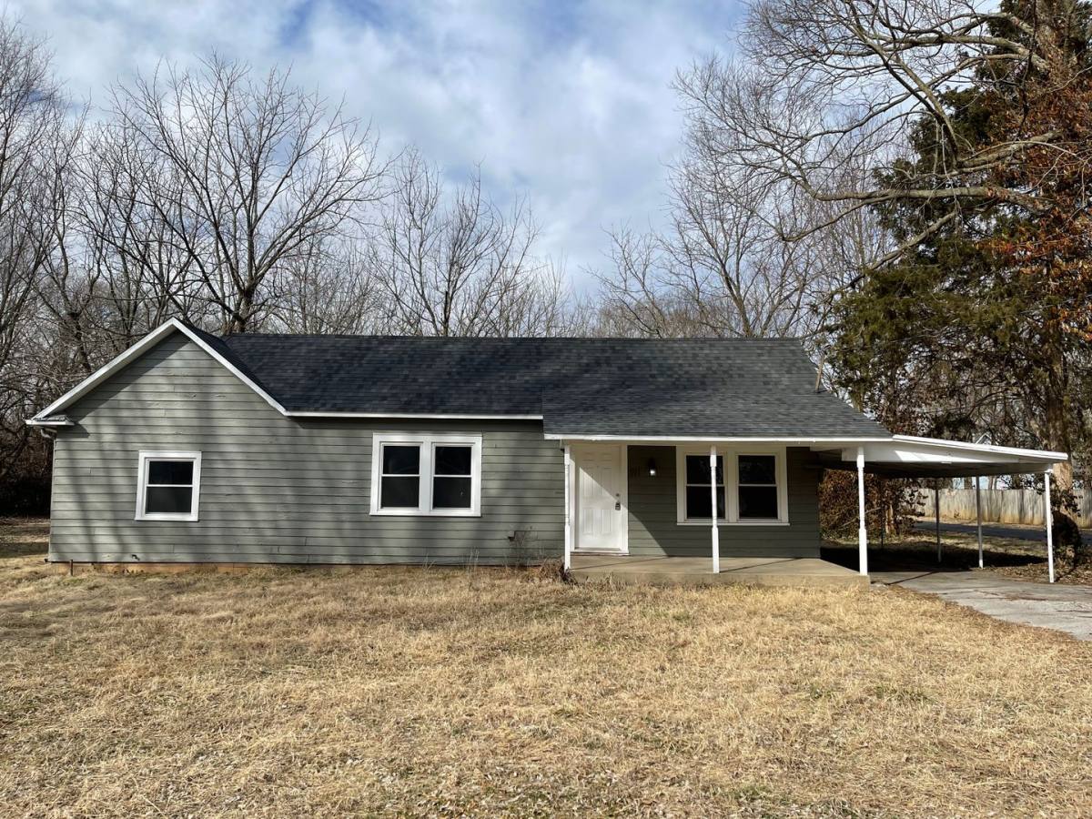 House for rent at 911 N Glenn Ave, Springfield, MO 65803
