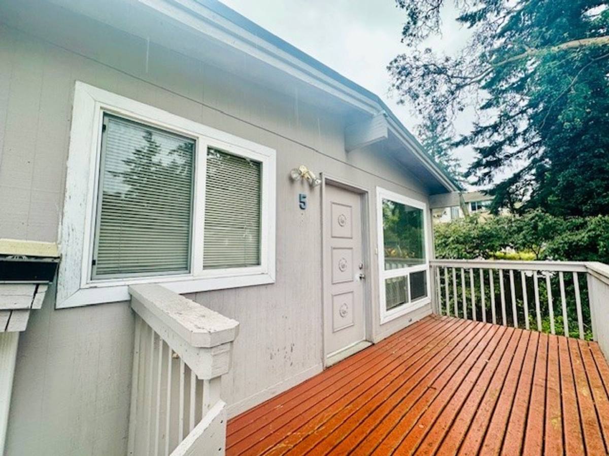 Apartment for rent at 11211 NE 68th St, Kirkland, WA 98033