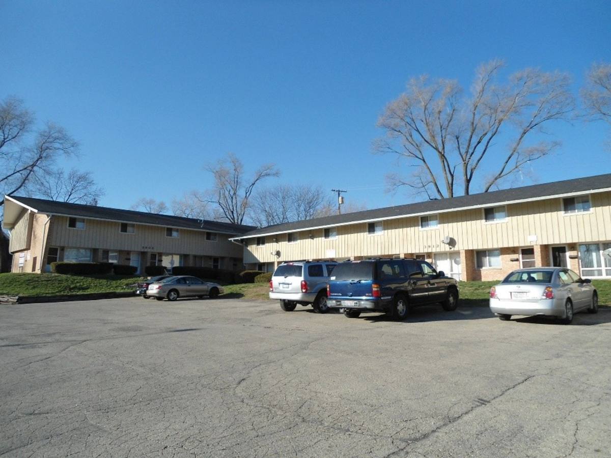 Apartment for rent at 3902-3912 15th Ave, Rockford, IL 61108