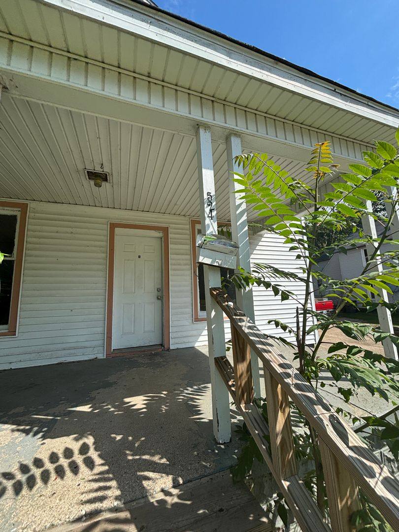 Apartment for rent at 524 W High St, Elkhart, IN 46516