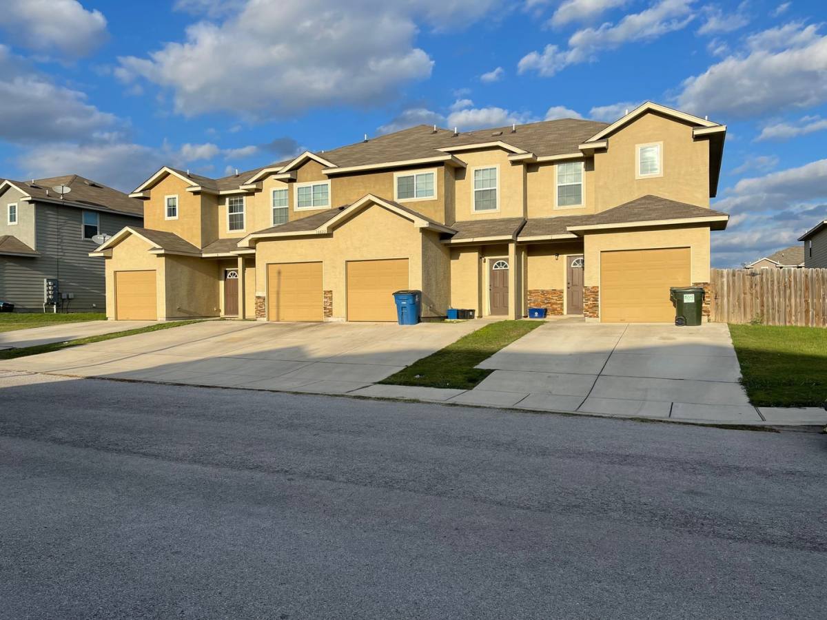Townhouse for rent at 16822 Showdown Path #4, Schertz, TX 78154